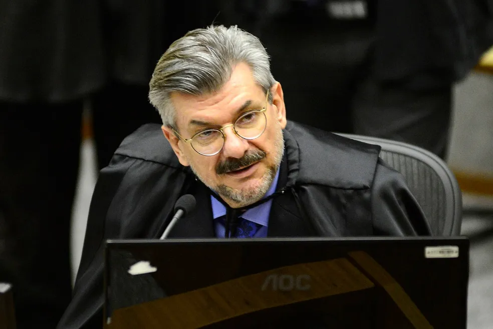 STJ pune Marco Buzzi com perda do cargo por assédio e importunação sexual