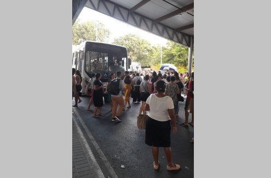 Pedestre é atingida por coletivo no Terminal de Integração da Lagoa