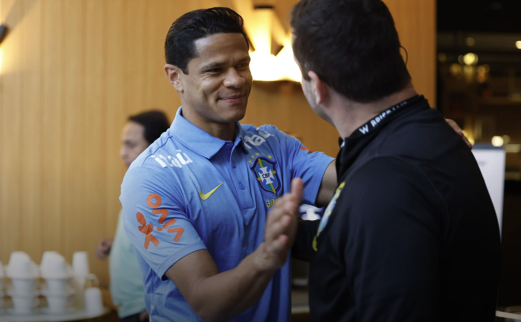 Douglas Santos quer aproveitar oportunidades no novo ciclo da Seleção: ‘Deixar minha marca’