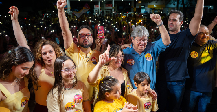 Tibério Limeira e Jailma Carvalho inauguram comitê em João Pessoa