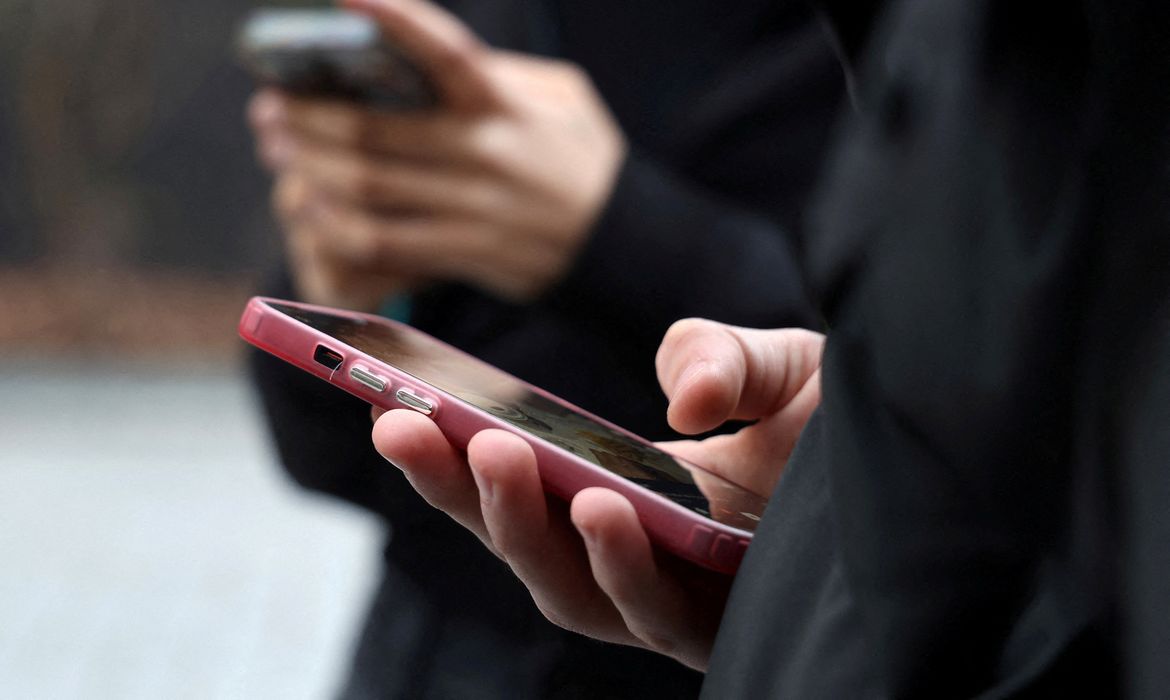 Adolescente desenvolve site para orientar novos eleitores