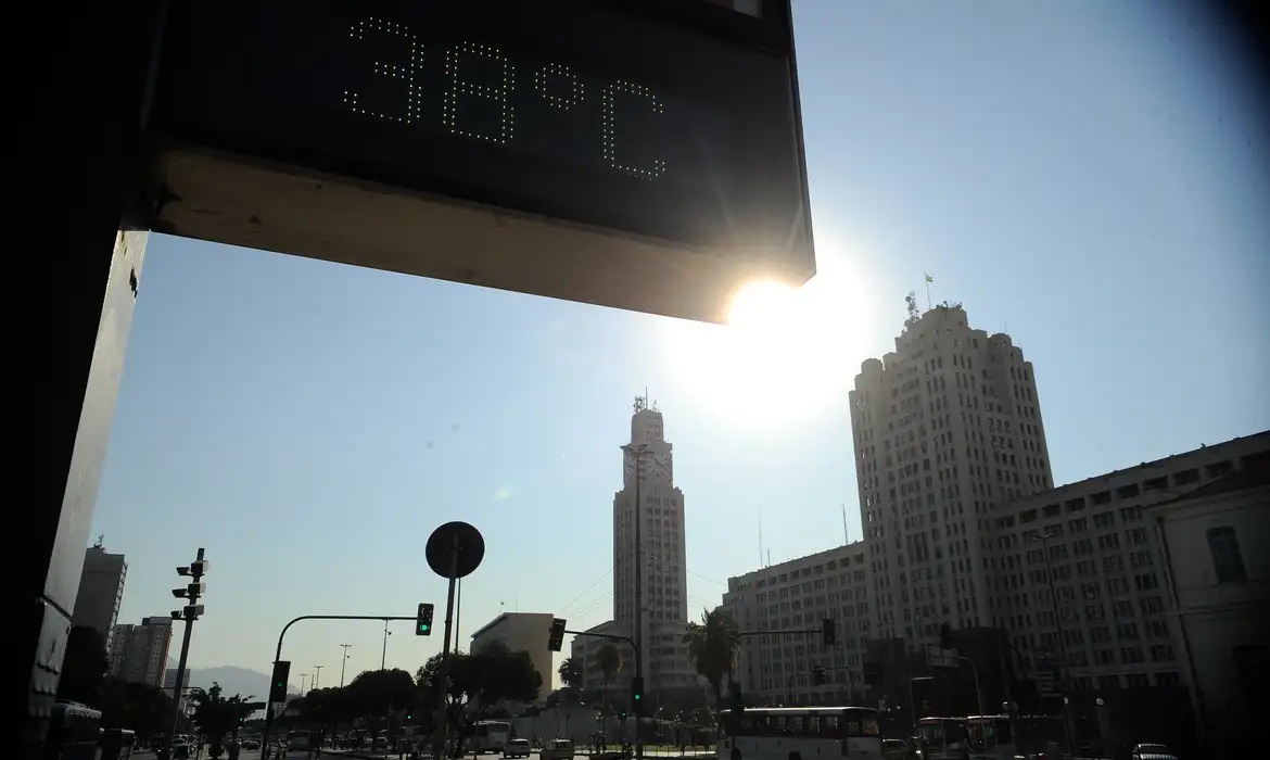 Inmet emite alerta de baixa umidade para dezenas de cidades na Paraíba