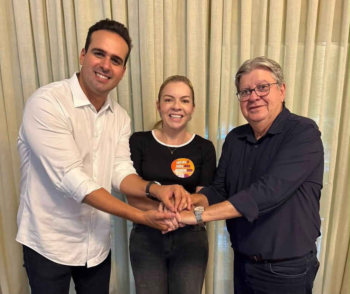 Prefeita de Cruz do Espírito Santo muda apoio político na Paraíba