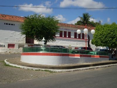 Motorista sofre ferimentos após capotar carro em Itapororoca