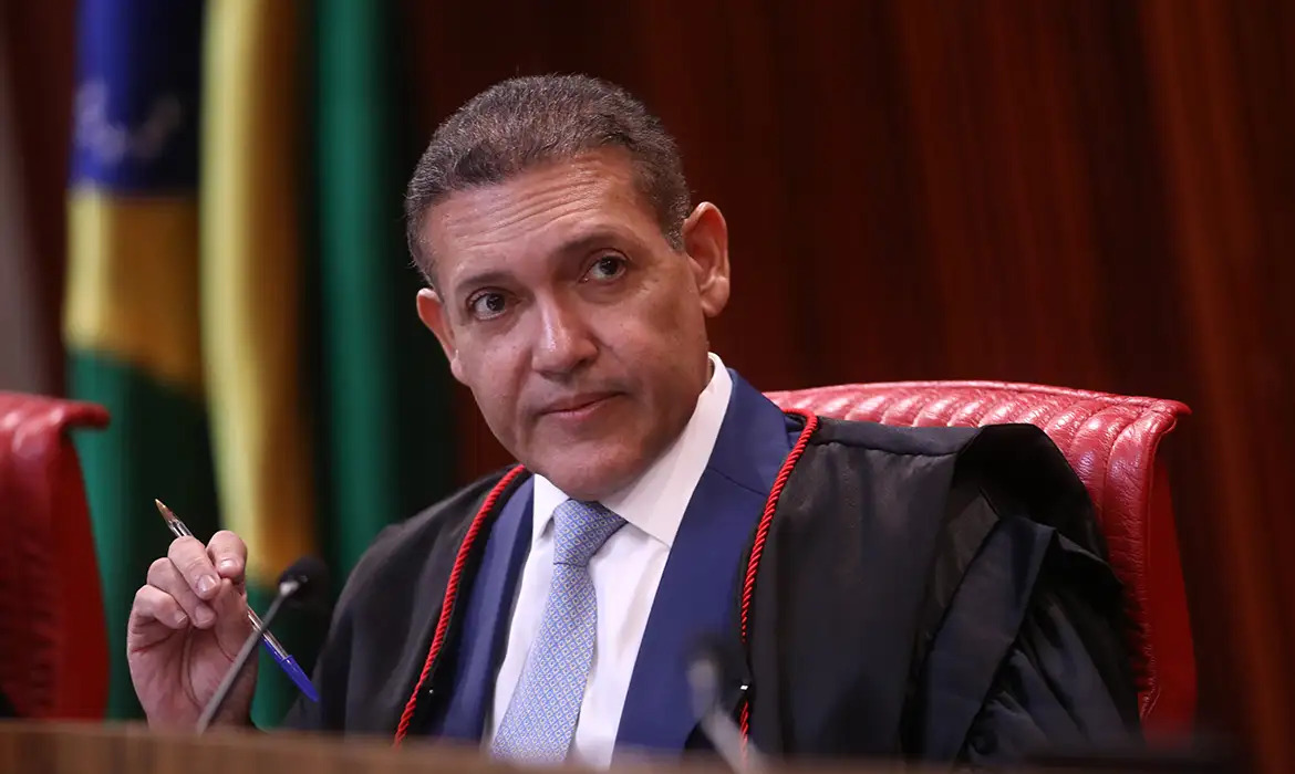 TSE ordena análise de urgência sobre canal de mensagens