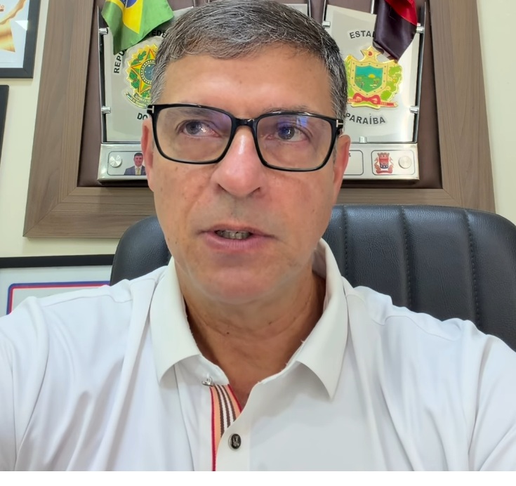 Vitor Hugo pausa campanha após negativa do TRE para candidatura