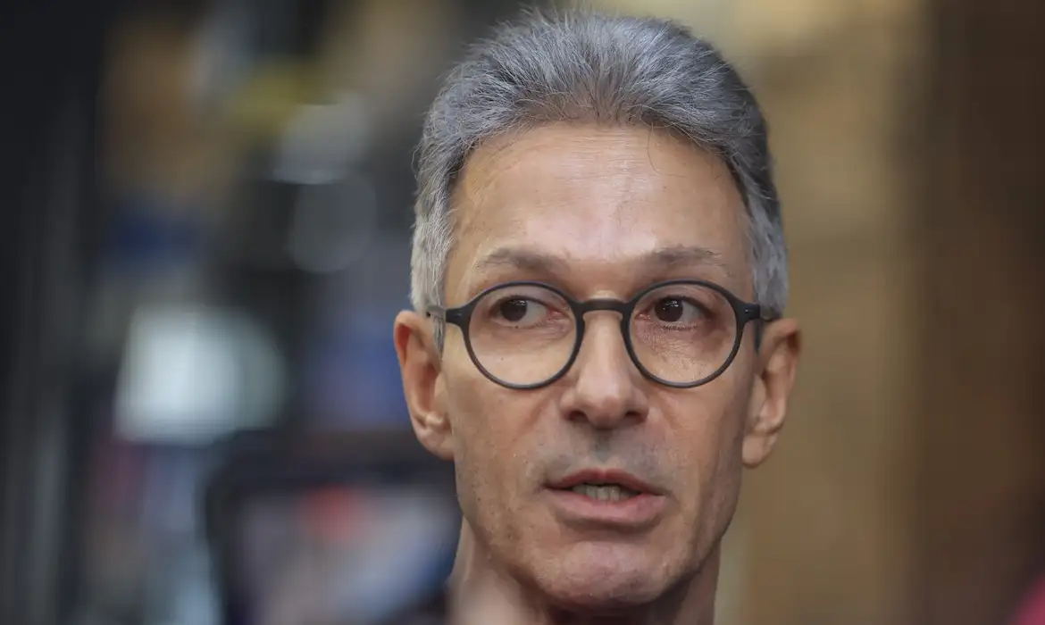 Tribunal apurará uso de aparelho celular por Romeu Zema na votação
