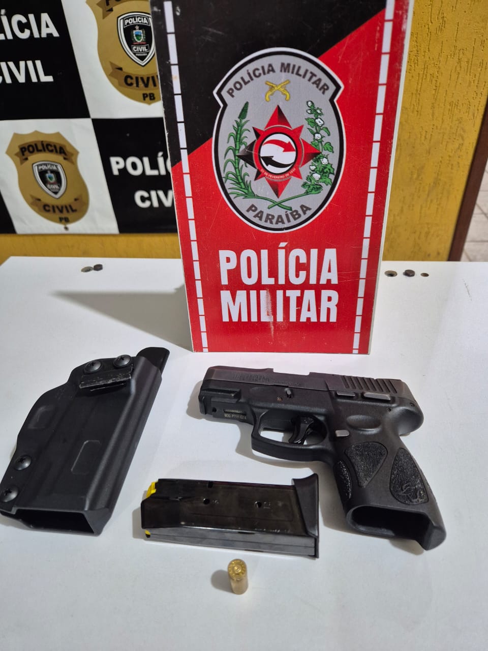 Arma de fogo e carro com restrição são apreendidos em Catolé do Rocha