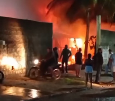 Incêndio destrói veículos em garagem na cidade de Mataraca