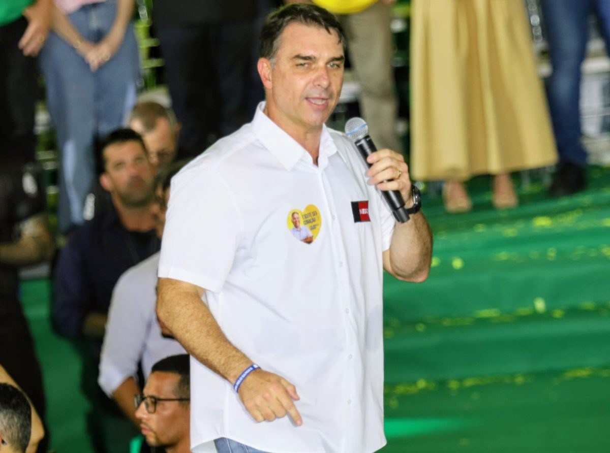 Decisão do Podemos isola ainda mais a candidatura de Flávio Bolsonaro