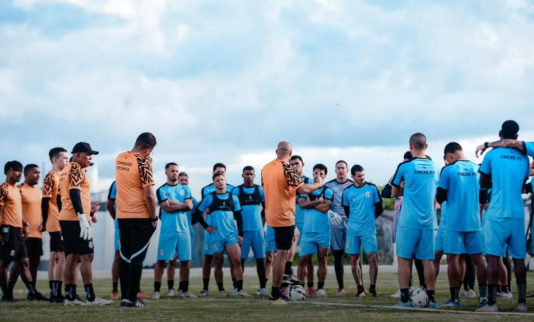 Treze renova com oito jogadores para manter base do elenco em 2027