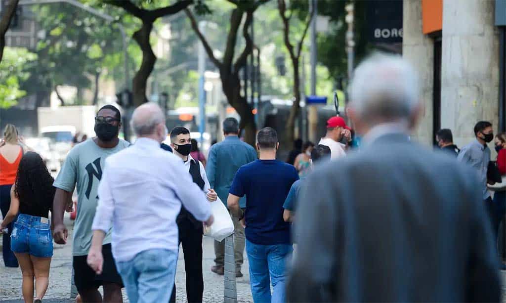 Para grande parte dos brasileiros, é fundamental que candidato acredite em Deus