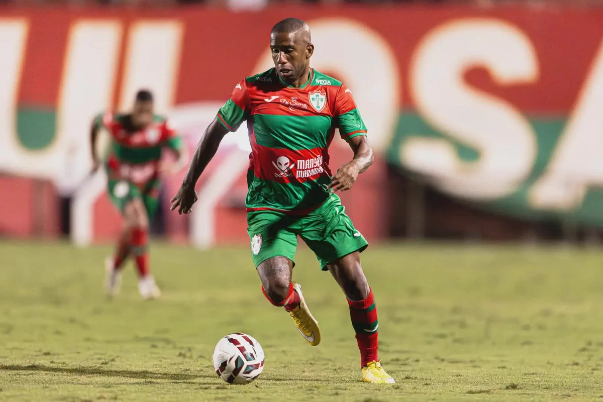 Botafogo-PB negocia contratação do atacante Jonas Toró, da Portuguesa