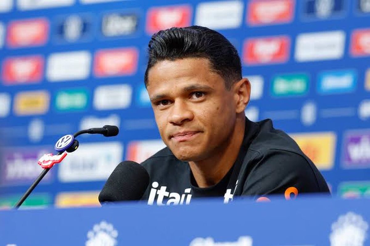 Lateral paraibano Douglas Santos é chamado por Ancelotti para amistosos