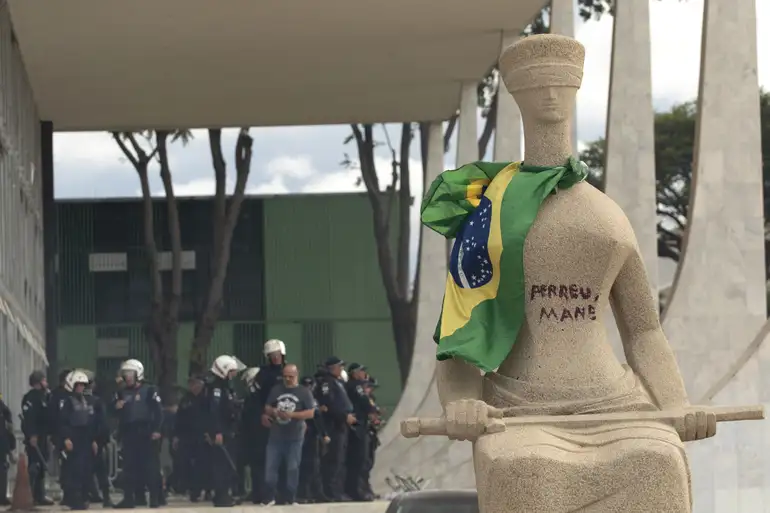 Supremo concede regime semiaberto para Débora Rodrigues