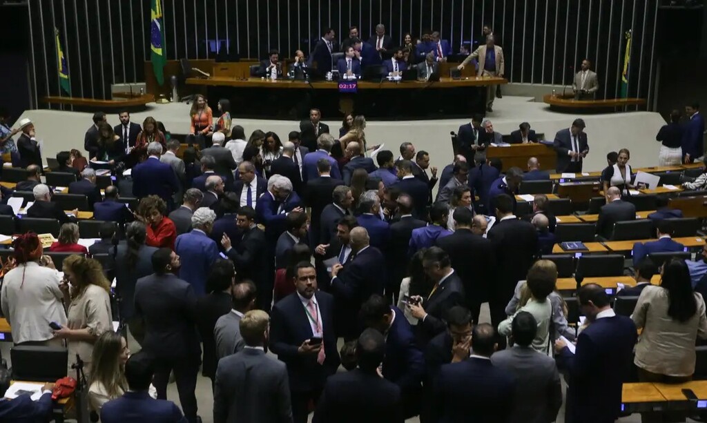 Câmara afrouxa ainda mais o controle sobre as emendas parlamentares