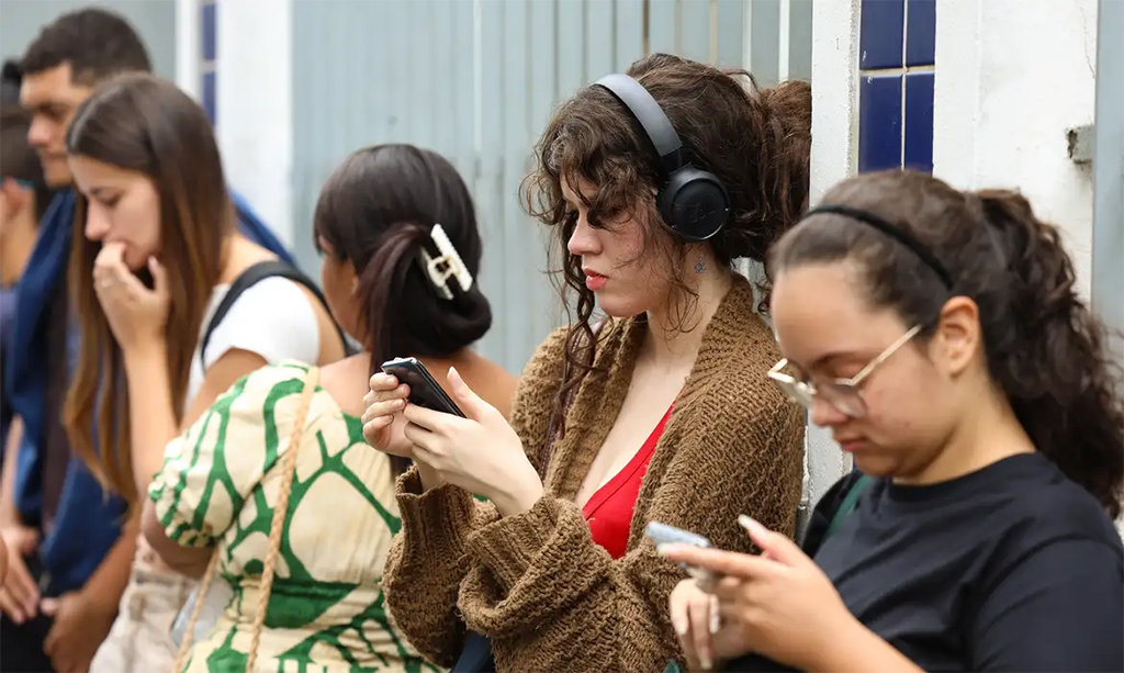 Estudo mostra que adolescentes têm consciência de que internet precisa melhorar