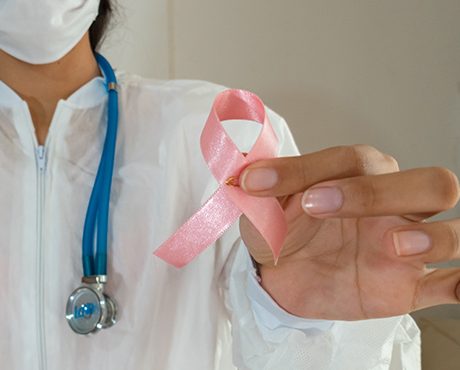 Tratamento de câncer de mama pode dar acesso a benefícios do INSS