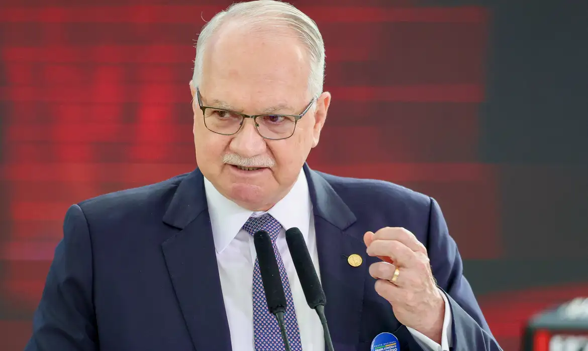 Supremo fixa prazo de cinco dias para manifestação de ministros
