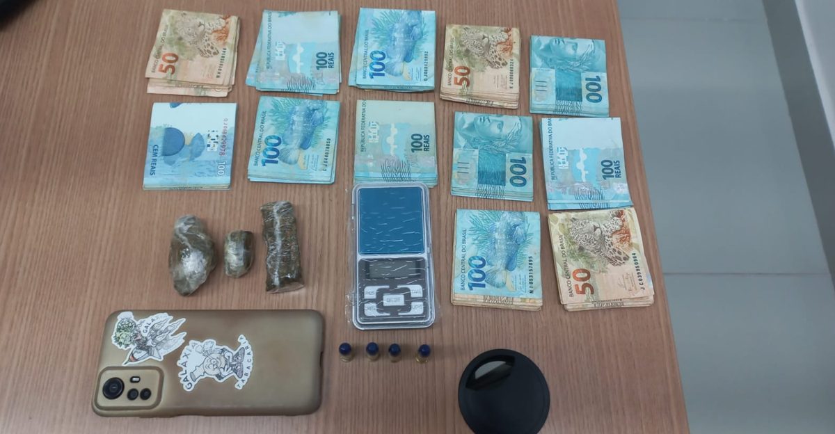 Homem é preso com drogas, munições e mais de R$ 11 mil durante operação em Marcação