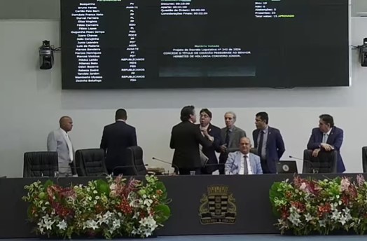 Discussão sobre cargos na Prefeitura agita sessão em João Pessoa