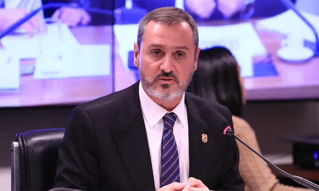 Flávio Dino determina reintegração de delegado no comando da Polícia Federal