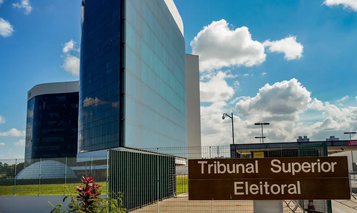 Tribunal Superior Eleitoral convoca campanhas para reunião nesta terça