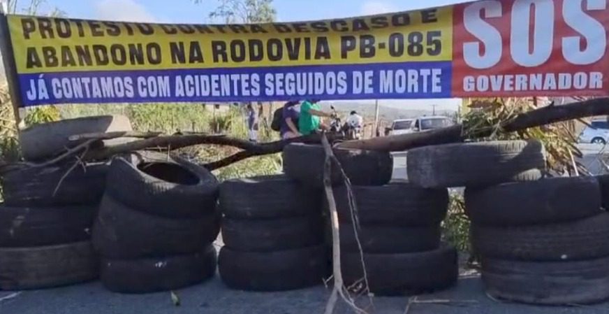 Moradores organizam protesto na rodovia PB-085 e acusam descaso e abandono: “acidentes com mortes”