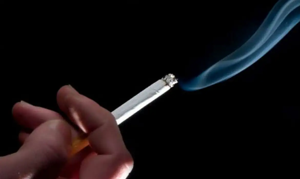 Tabagismo é maior entre jovens de 16 a 24 anos, alerta pesquisa