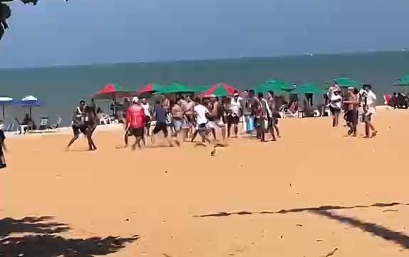 Torcedores do Botafogo-PB e do Santa Cruz entram em confronto em praia da Capital