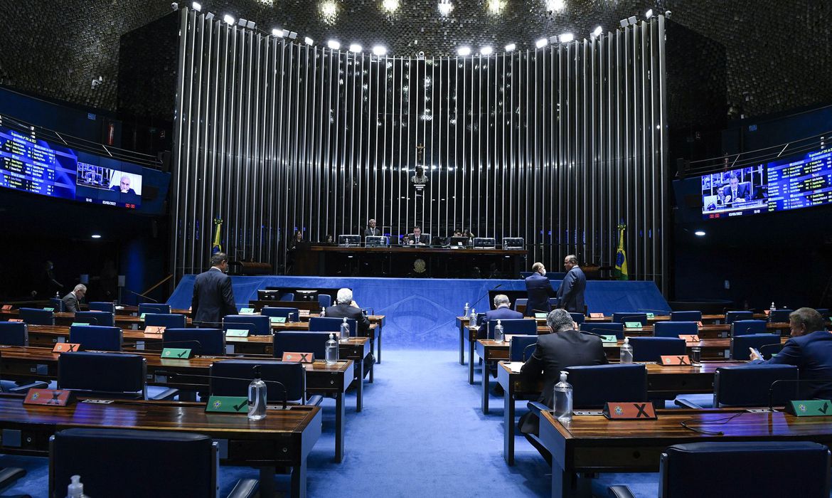 Senadores da Paraíba declaram voto favorável ao fim da escala 6x1