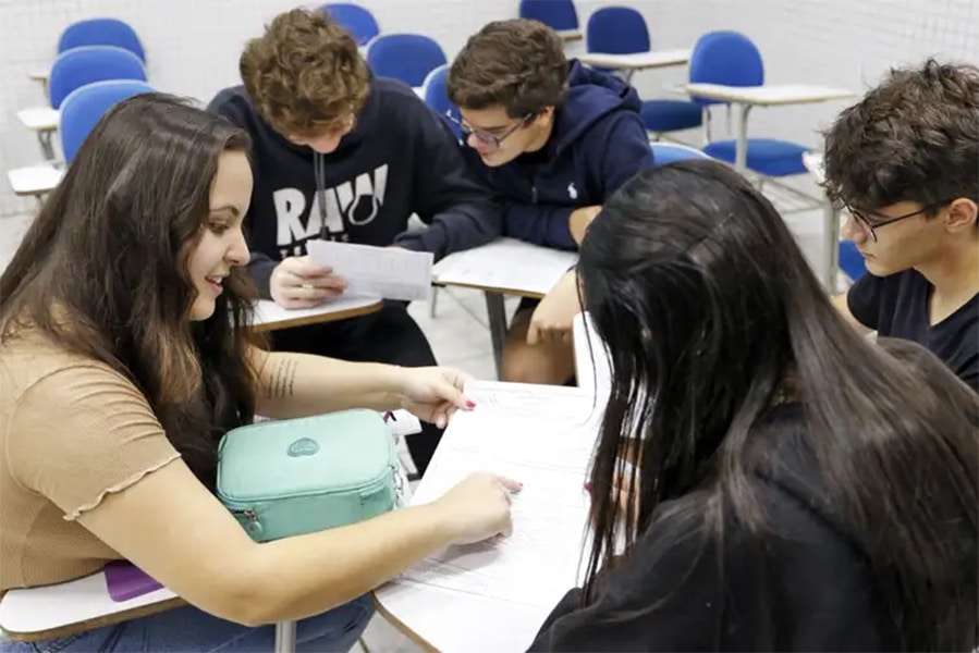 Pé-de-Meia paga hoje 5ª parcela a alunos nascidos em julho e agosto