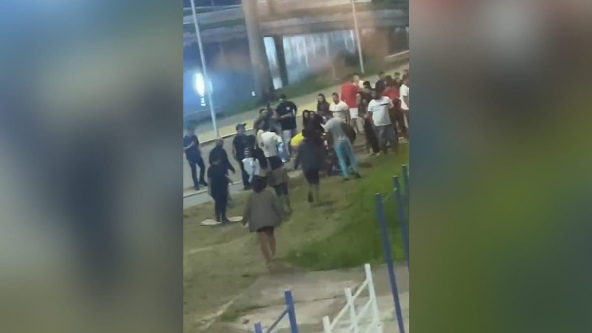 Mulher é ferida com golpe de faca em praça em Remígio e população revoltada captura suspeito