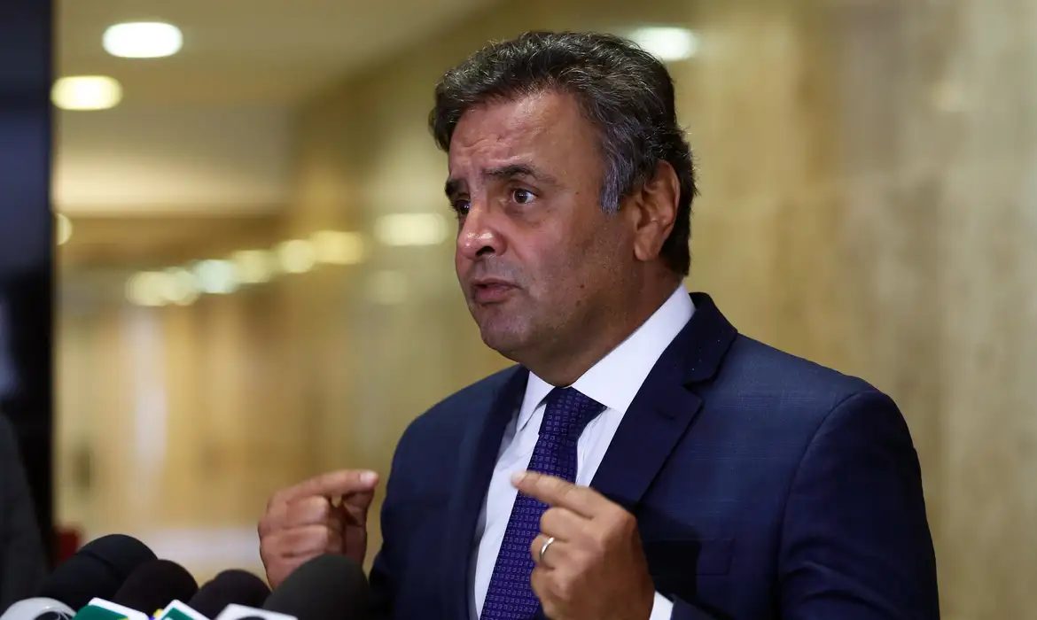 Aécio Neves muda de rota para a disputa das eleições de 2026