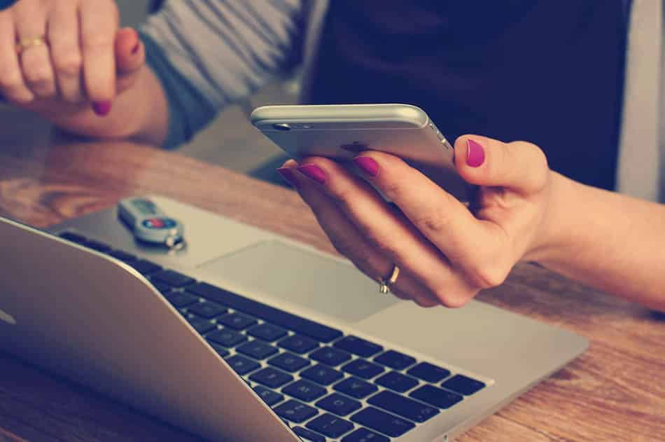 Especialista reúne cinco dicas para usar celular e computador com mais segurança