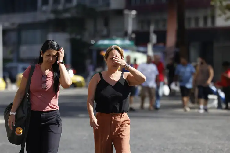 Estudo aponta milhares de mortes no Brasil devido ao calor do Super El Niño
