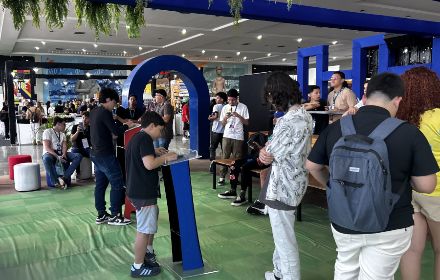 Alunos visitam estande do Sebrae na Imagineland, em Campína Grande