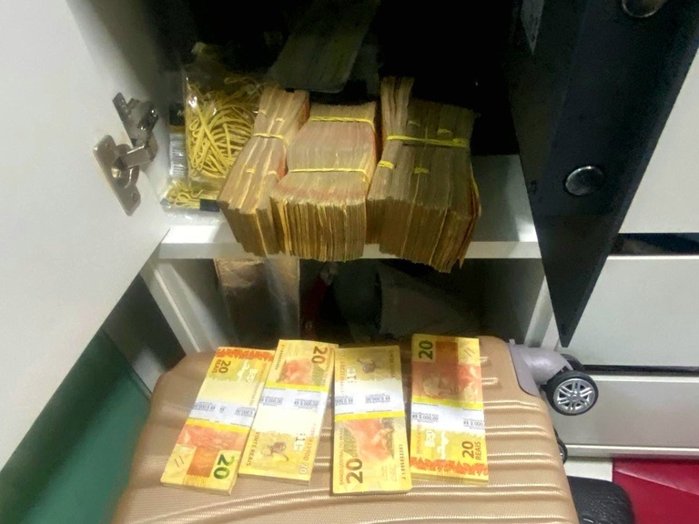 Operação da Polícia Federal cumpre mandados em Campina Grande