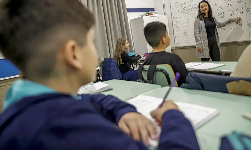 Estudo faz projeção sobre reajuste das mensalidades escolares em 2027