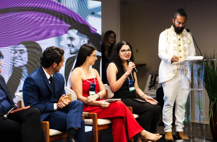 Programa estadual realiza evento de pré-embarque para setenta e seis bolsistas