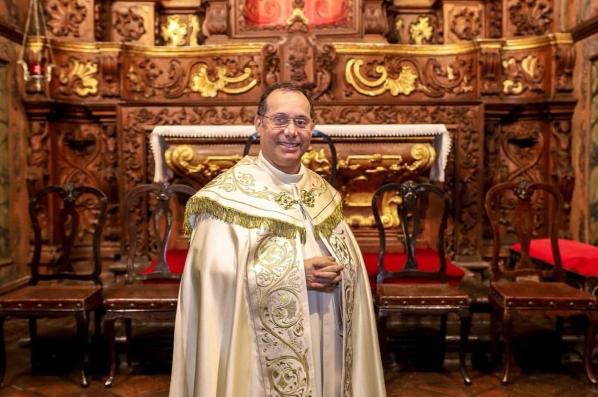 Padre paraibano vai celebrar casamento do cantor João Gomes