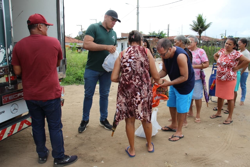 Prefeitura de Alhandra entrega alimentos a famílias vulneráveis