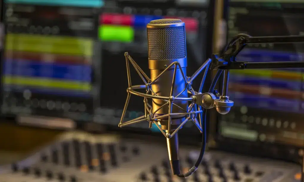 Você sabe a diferença entre emissoras de rádio AM e FM? Professor explica