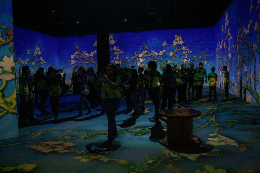 Em Campina: estudantes da Rede Municipal participam de exposição sobre Van Gogh