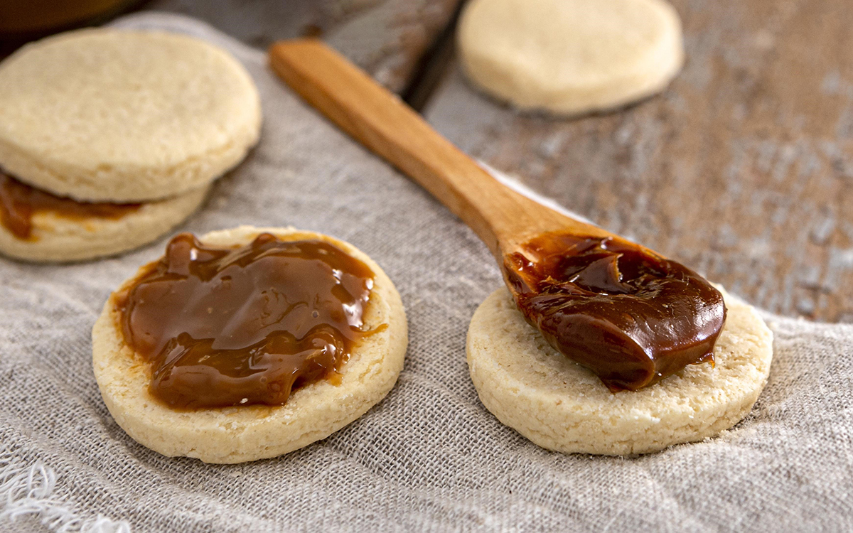 Receita: aprenda a fazer pão de mel recheado com doce de leite