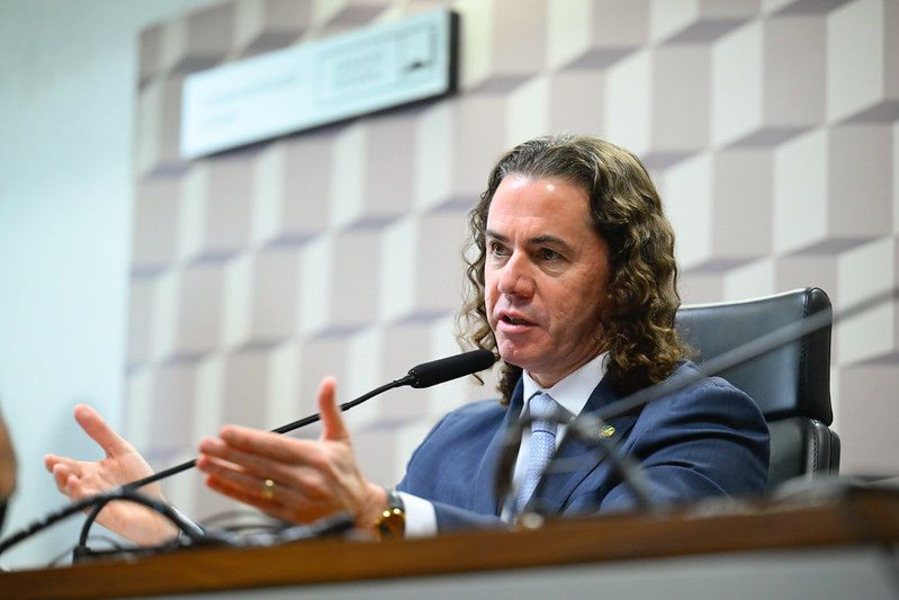 Veneziano rebate Aguinaldo Ribeiro sobre acusações do uso do TCU: “Quem disso cuida, disso usa”