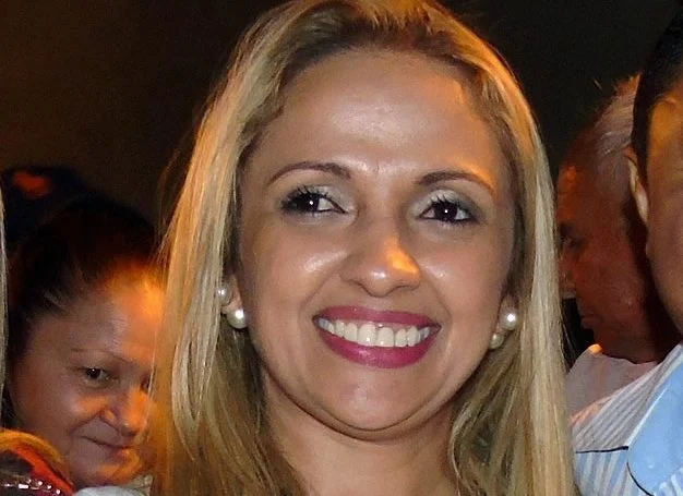 Ex-prefeita de Joca Claudino é presa para cumprir pena