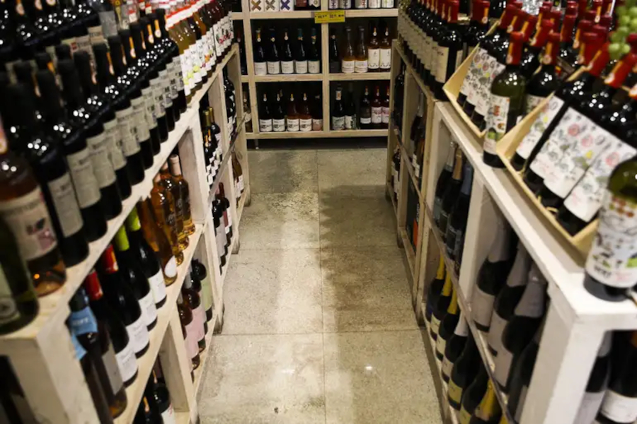 Vale-refeição: governo notifica gigantes do setor por permitir compra de bebida alcoólica