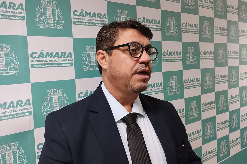 Presidente da Câmara de João Pessoa constrange candidato do seu partido