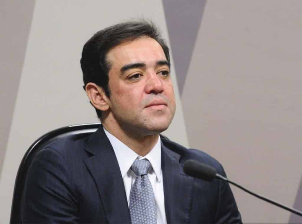 Ministro decide antecipar a sua saída do TCU e abre caminho para senador